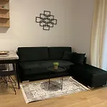 Comfy Nest Apartment- Free Parking